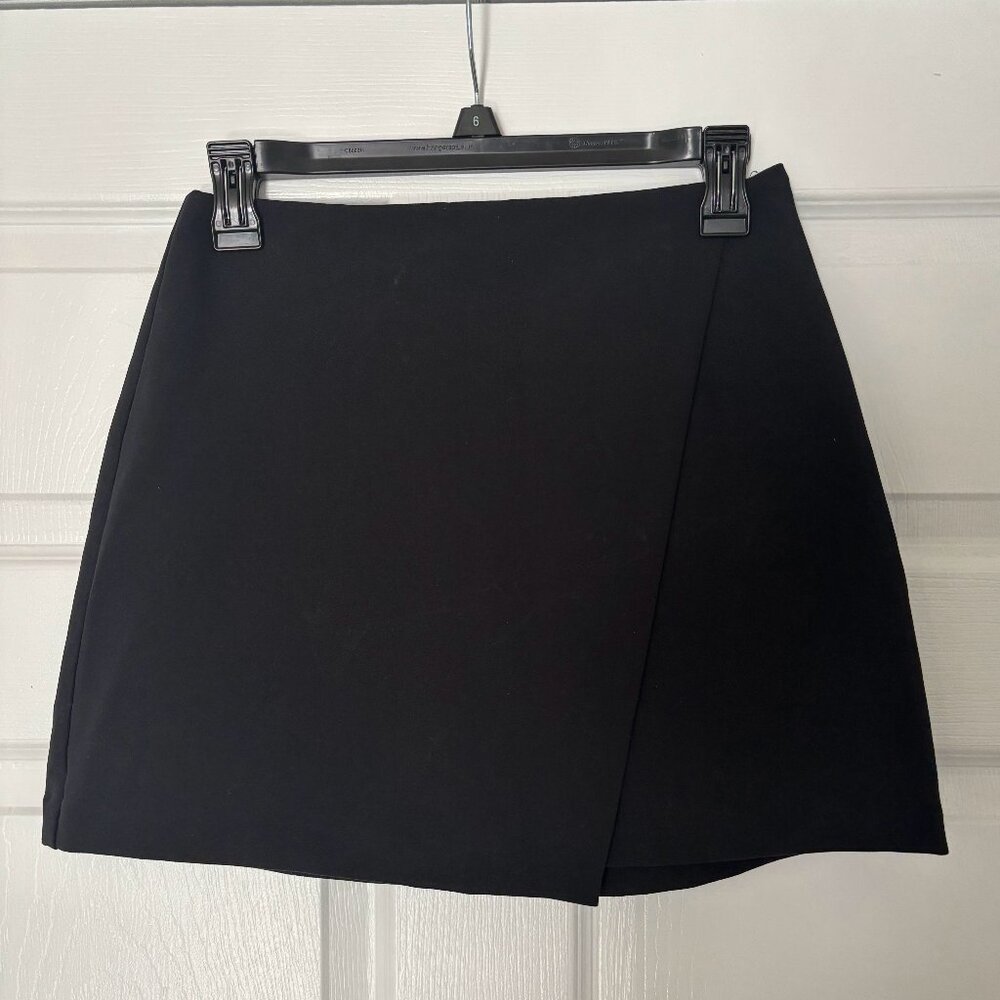 Abercrombie black wrap skort size small